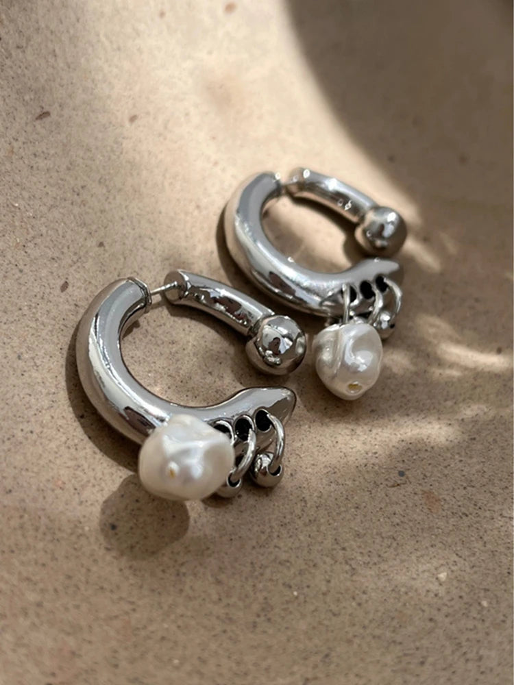 Chic Pearl Pendant Earrings